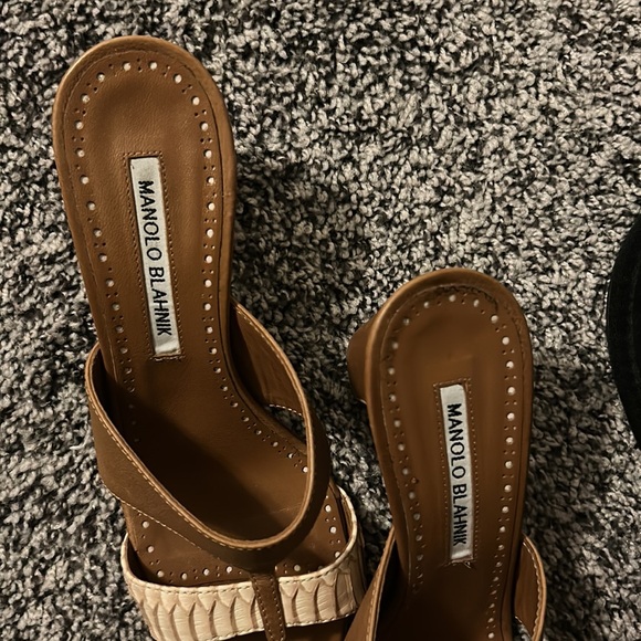 Manolo BLahnik tan size 37.5 great condition open toe mule w crock embossed - Picture 7 of 7